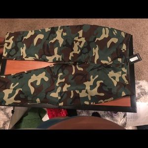 PrettyLittleThing+ Camouflage Pants